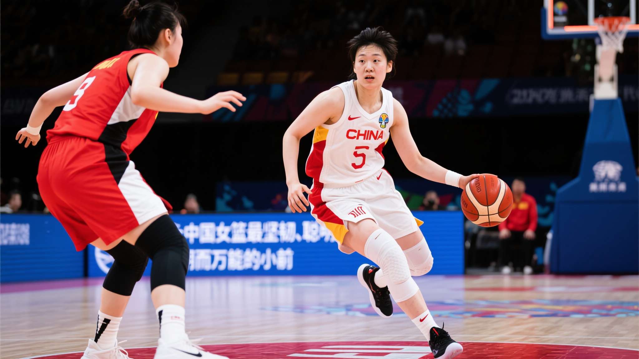 李梦回归中国女篮合练 从多年训练积淀再到此次实战检验,我们看到一个脚踏实地却野心勃勃的新生代领袖正冉冉